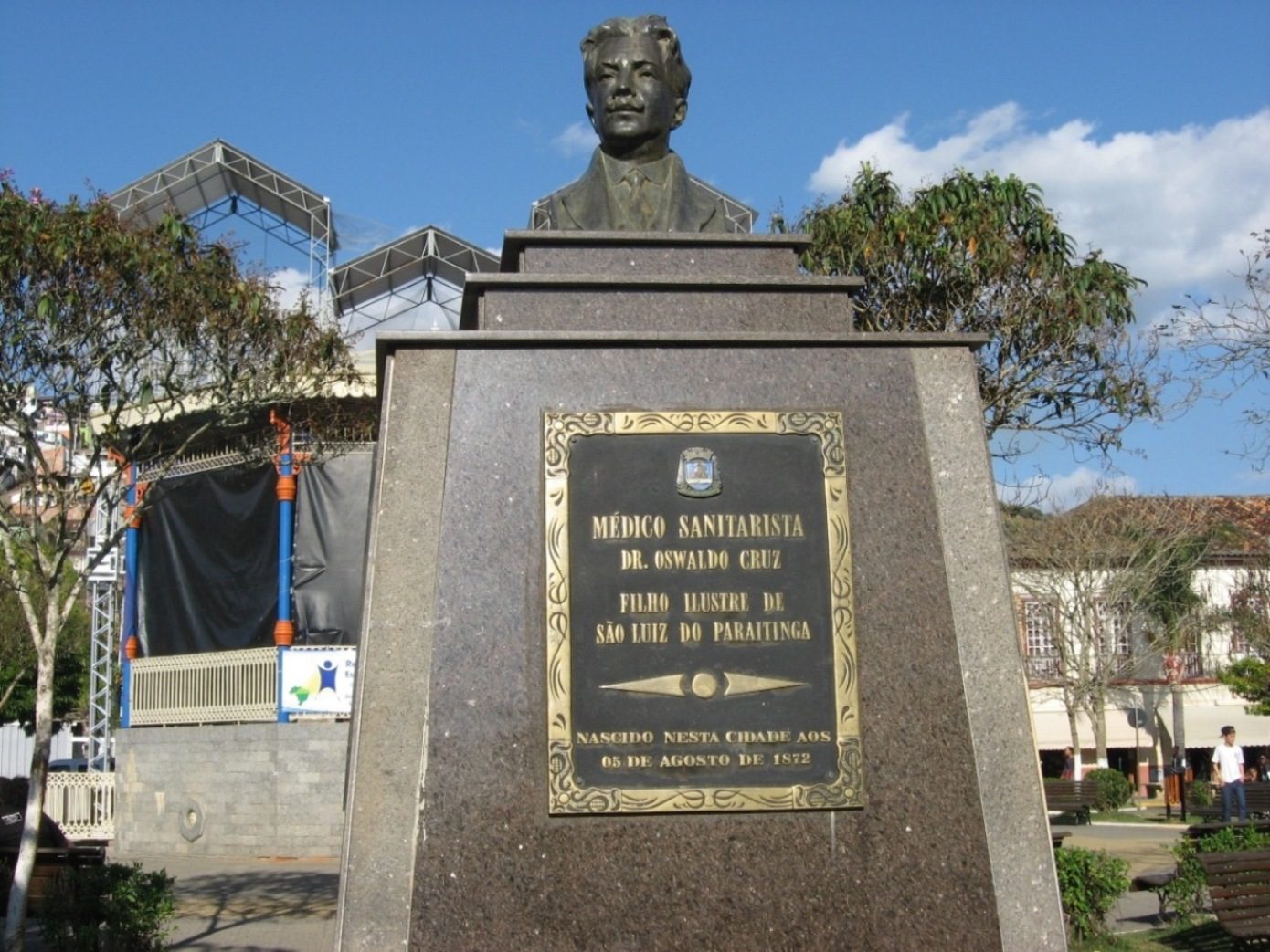 Oswaldo Cruz's bust (13).JPG
